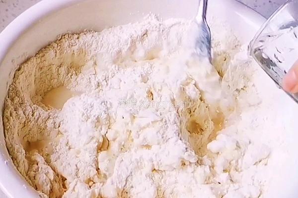陕西小吃 韭菜孜卷 的做法图解1
