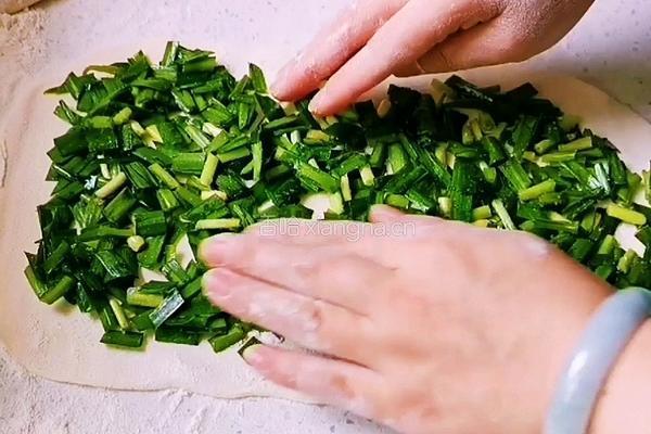 陕西小吃 韭菜孜卷 的做法图解11