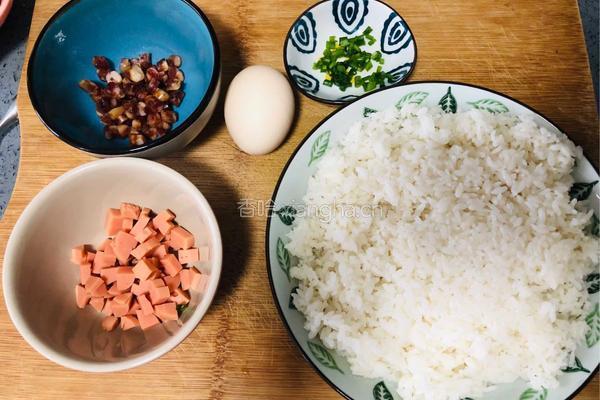 黄金蛋炒饭的做法图解1