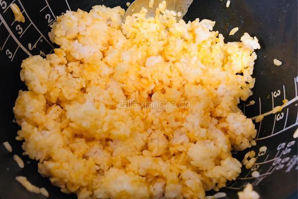 黄金蛋炒饭的做法图解3