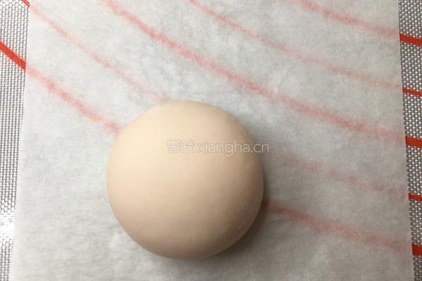 让你爱不释手停不下来的零食小馒头～圣诞老人的做法图解1