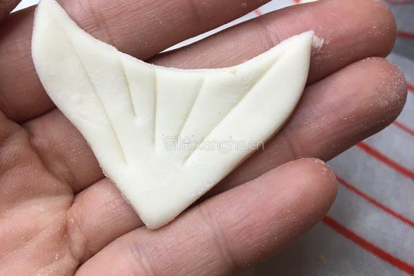 让你爱不释手停不下来的零食小馒头~圣诞老人的做法图解3