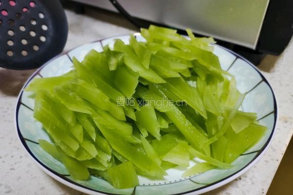 清炒青笋的做法图解1