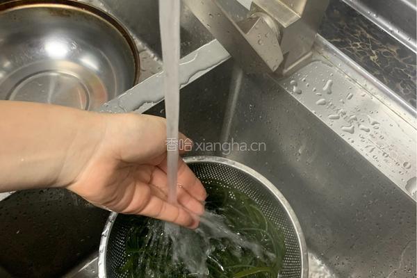 海带胡萝卜炒肉的做法图解2
