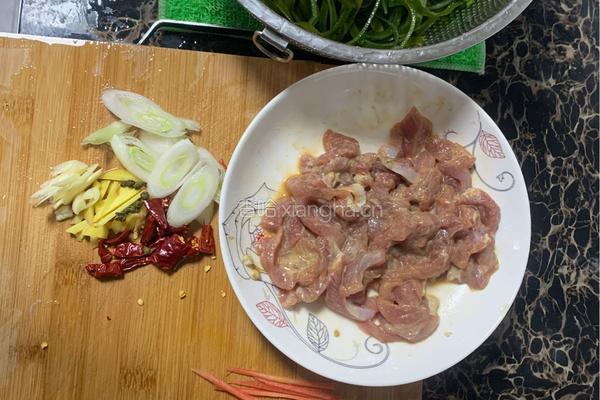 海带胡萝卜炒肉的做法图解3