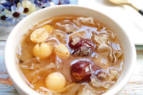 银耳红枣莲子汤的做法图解11