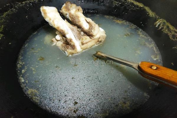 牛骨汤的做法图解2