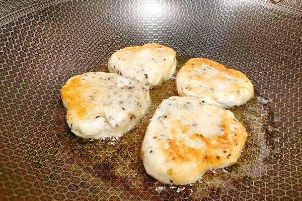 黑芝麻心形煎饼的做法图解12