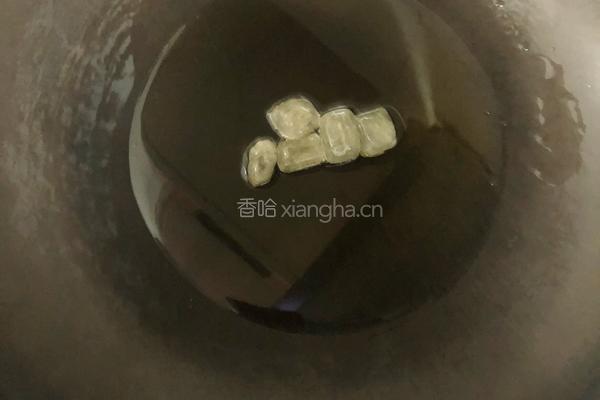 排骨炖玉米豆角的做法图解2