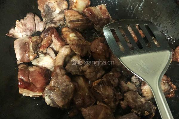 排骨炖玉米豆角的做法图解3