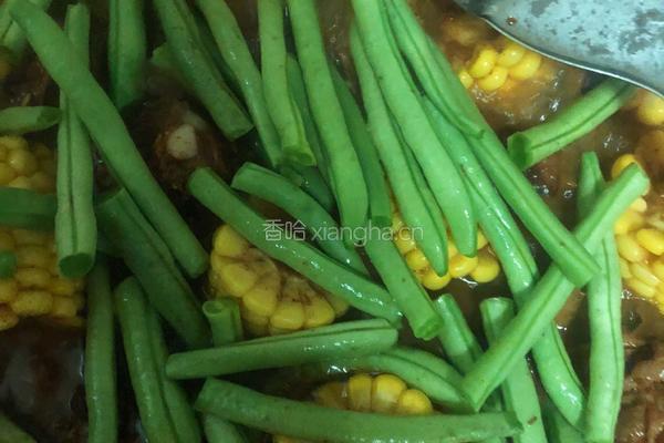 排骨炖玉米豆角的做法图解7