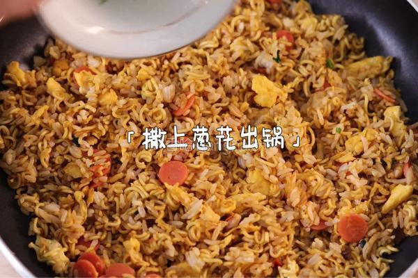 方便面炒饭的做法图解4