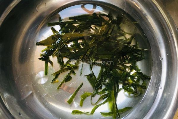 酸辣肠子汤的做法图解3