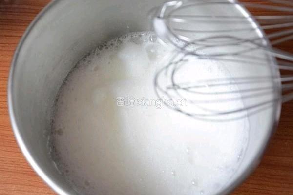 简易版戚风蛋糕的做法图解1