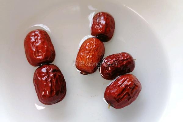 紫薯银耳粥的做法图解3
