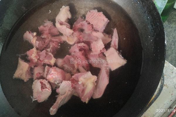 莲藕红豆鸽子汤的做法图解1