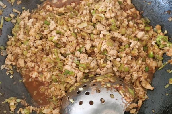 家庭版麻婆豆腐馅儿包子的做法图解5