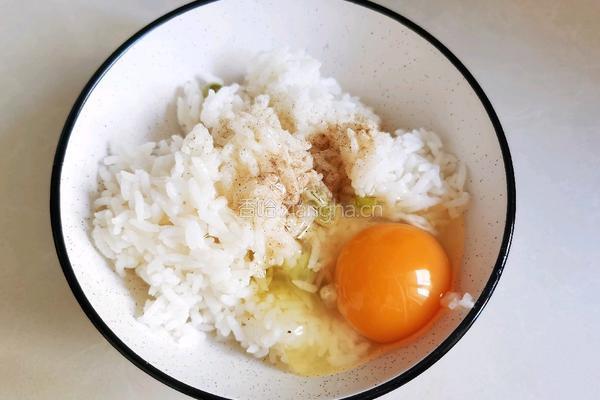 菜椒火腿蛋炒饭的做法图解2