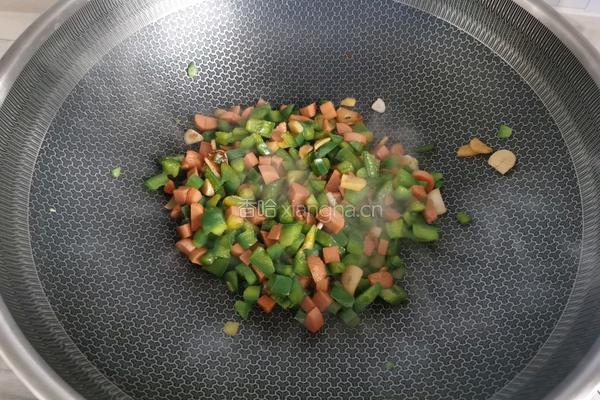 菜椒火腿蛋炒饭的做法图解5