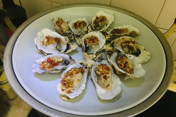 蒜蓉粉丝蒸生蚝的做法图解6