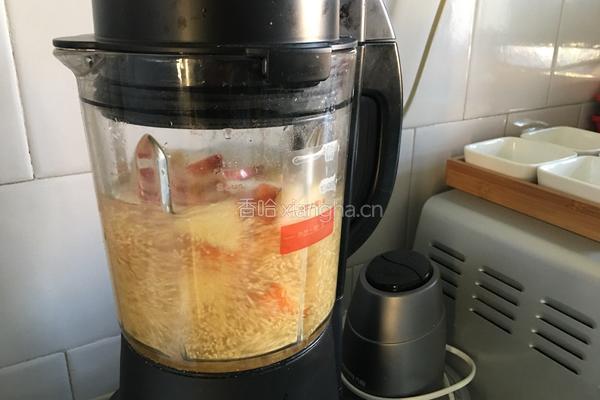 小米苹果胡萝卜粥的做法图解3