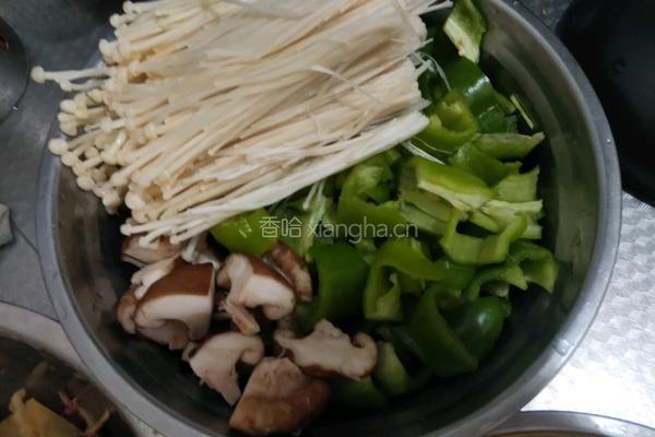 黄焖鸡的做法图解1