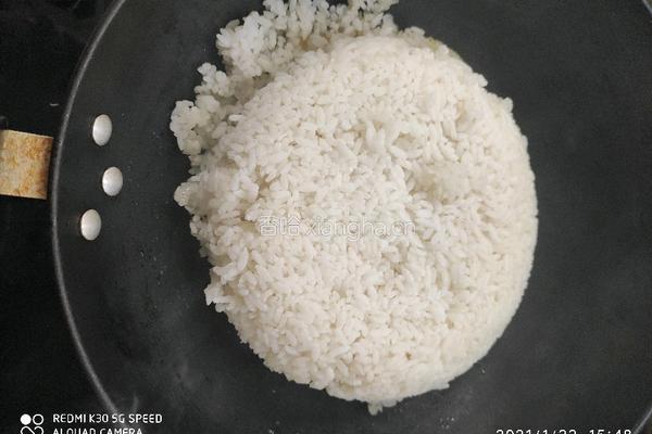 酸菜炒饭的做法图解3