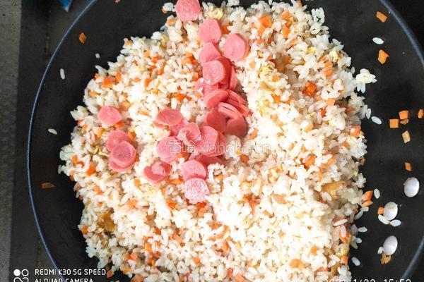酸菜炒饭的做法图解6