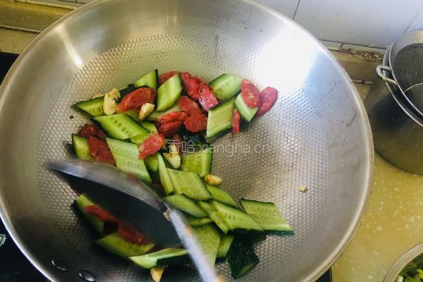 腊肠炒黄瓜的做法图解4