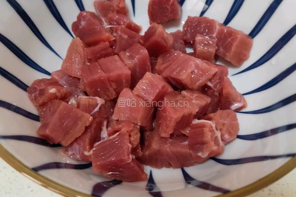 杏鲍菇炒牛肉粒的做法图解1