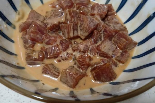 杏鲍菇炒牛肉粒的做法图解3