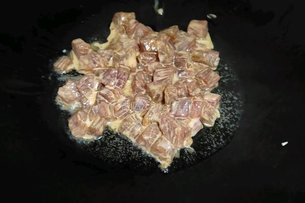 杏鲍菇炒牛肉粒的做法图解6