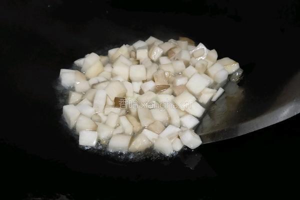 杏鲍菇炒牛肉粒的做法图解5
