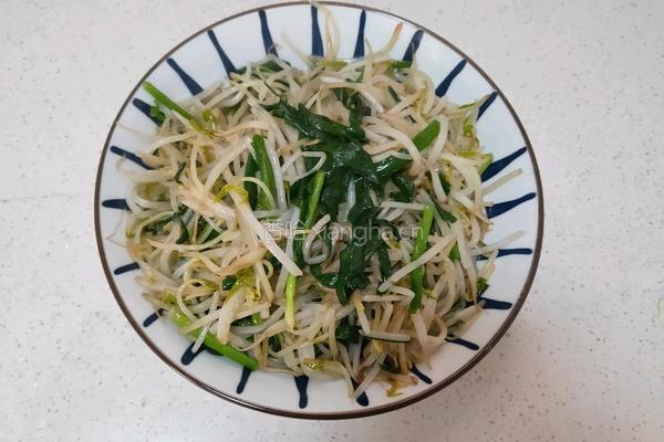 绿豆芽炒韭菜