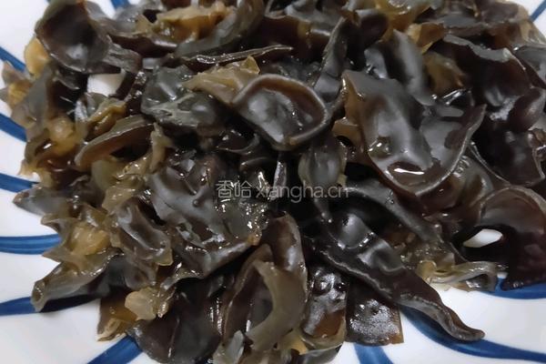 黑木耳鸡蛋汤的做法图解1