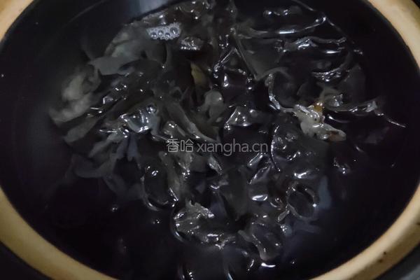 黑木耳鸡蛋汤的做法图解2