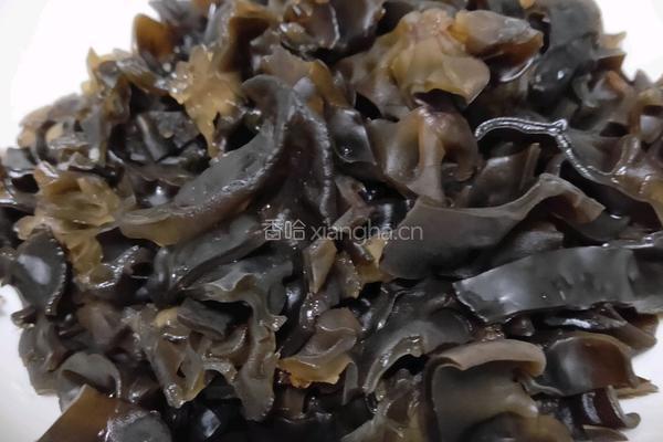 黑木耳炒肉的做法图解1