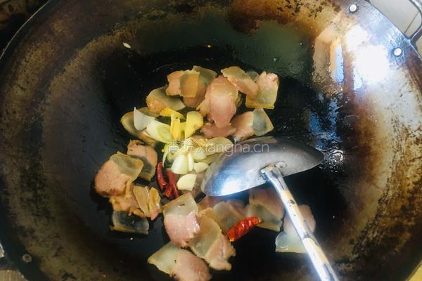 蒜苗炒腊肉的做法图解4