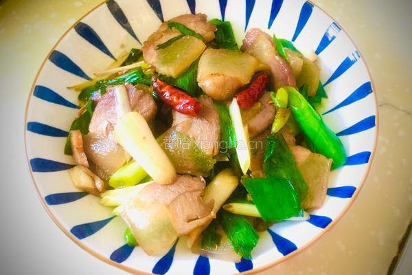 蒜苗炒腊肉的做法图解7