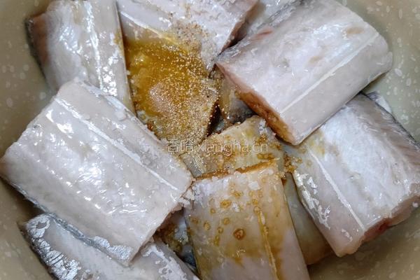 油焖带鱼的做法图解2
