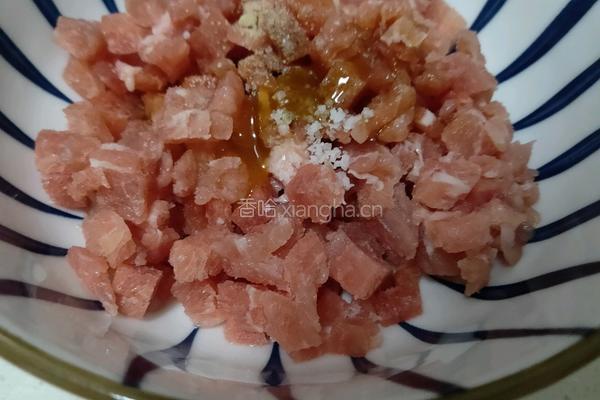 香菇蒸肉末的做法图解1