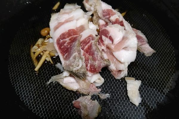 杏鲍菇炒腊肉的做法图解1
