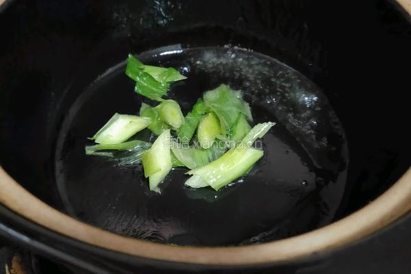 西红柿疙瘩汤的做法图解1