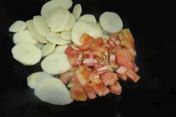 番茄炒土豆片的做法图解2