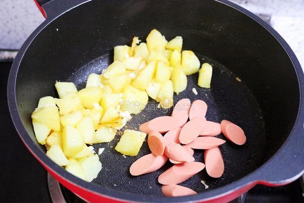 土豆火腿焖面的做法图解6
