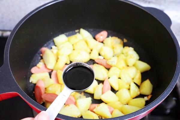 土豆火腿焖面的做法图解8