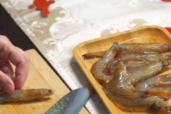 富贵元宝炸虾的做法图解1