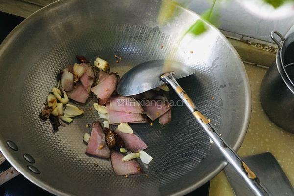 青椒炒腊肉的做法图解3
