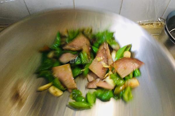 青椒炒腊肉的做法图解7
