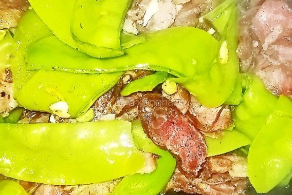 荷兰豆炒腊肠的做法图解7